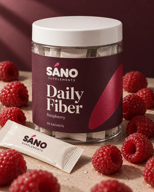 Sáno Daily Fiber jar in raspberry, 30 sachets, surrounded by fresh raspberries